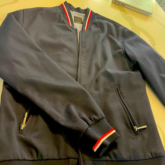 Zara men’s out with light jacket navy blue color no marks no stains slightly use - Picture 3 of 5